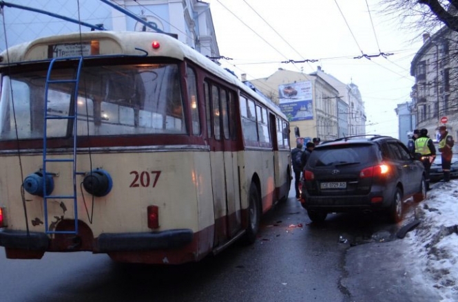 Трамваї та тролейбуси Луганська працюватимуть до 18:00. У міста немає грошей