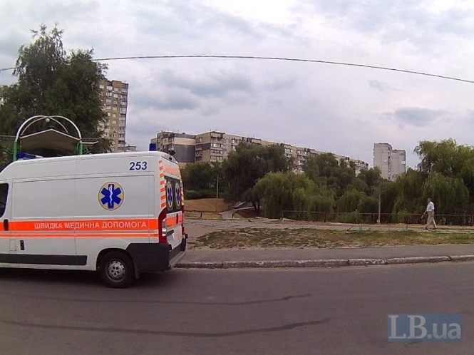 У Києві біля озера Райдужне знайшли тіло померлого чоловіка, - відео