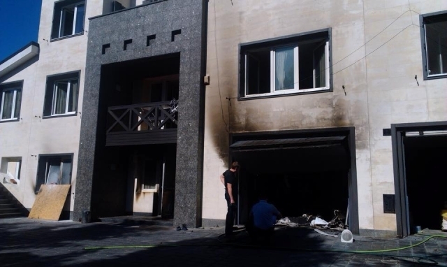 Цареву в Днепропетровске сожгли гараж и машину, - фото