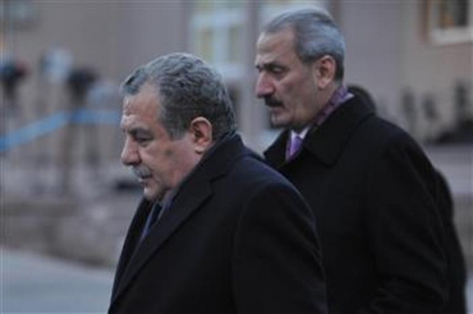 В Турции ушли в отставку три министра, чьи сыновя были арестованы за коррупцию 