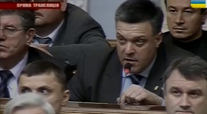 Выборы в Украине могут быть отменены из-за введения чрезвычайного положения, - Тягнибок