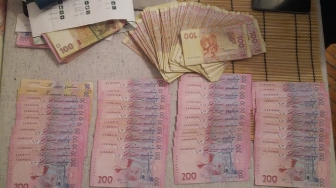 Чиновника Госслужбы ветеранов поймали на взятке 230 тысяч гривен