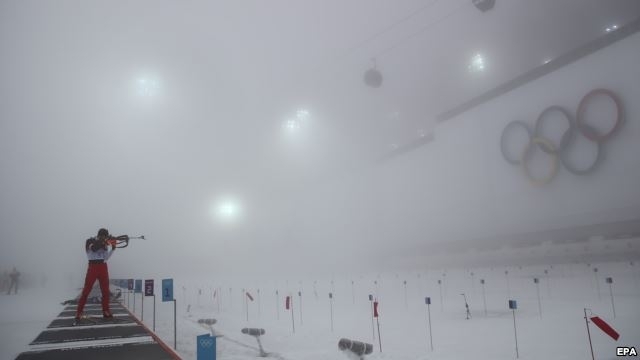 Биатлонисты в Сочи не могут начать соревнование из-за тумана