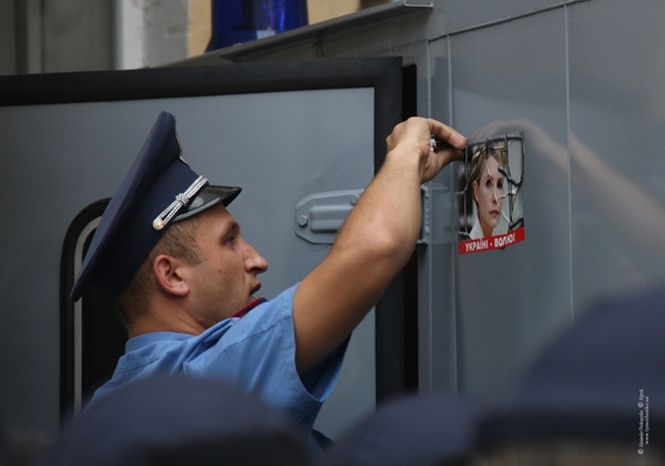 Опівночі з лікарні Тимошенко виїхав кортеж
