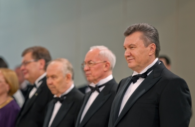 Янукович перекладе відповідальність за реформи на Азарова
