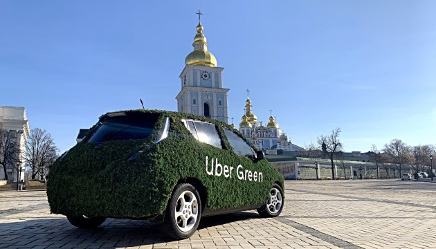 Uber запустил на улицы Киева 200 электрокаров
