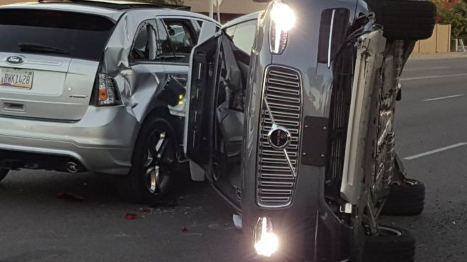 Uber призупинив випробування безпілотних авто після аварії в Аризоні