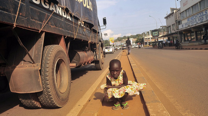 В Уганде автобус врезался в трактор: погибли около 50 человек