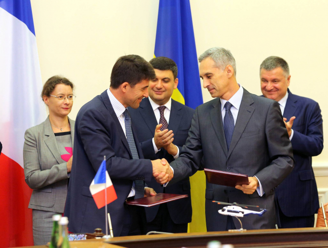 Украина и Франция подписали контракт на приобретение 55 вертолетов
