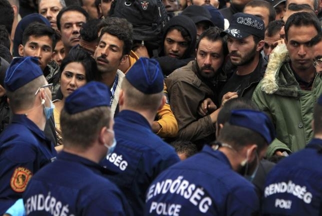 Венгрия планирует ввести чрезвычайное положение из-за ситуации с беженцами