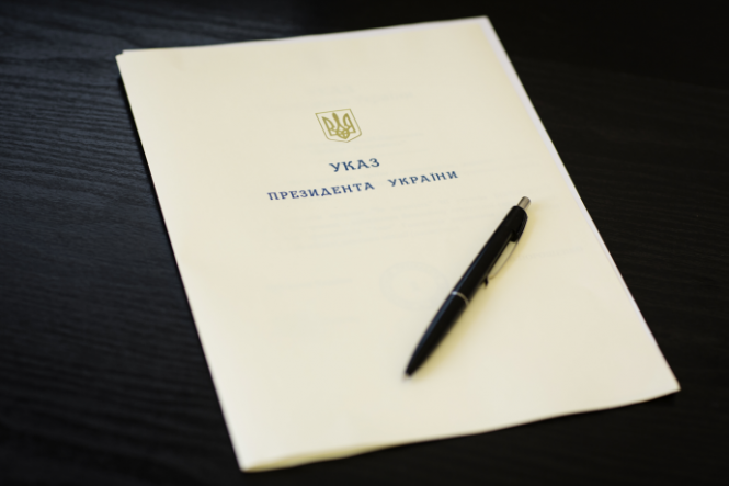 У Порошенко опубликовали окончательный указ о введении военного положения