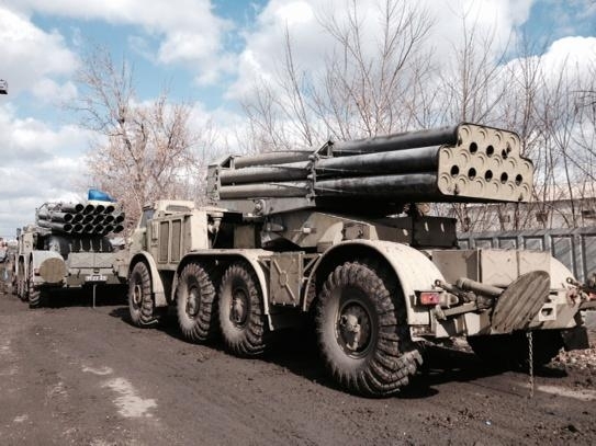 Украина завершает отвод тяжелого вооружения, - штаб АТО