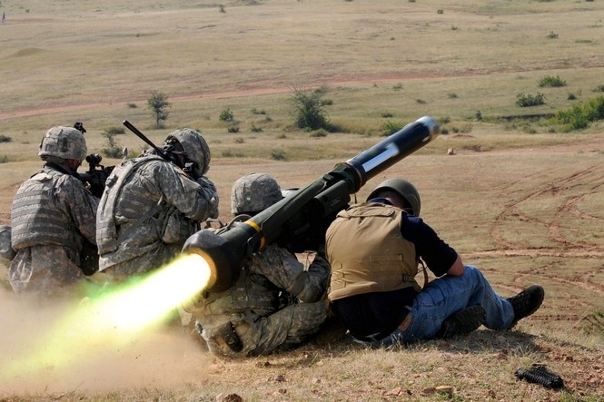 Украина нуждается в 1,2 тысячи ракетных комплексов Javelin для сдерживания агрессии РФ, - Порошенко