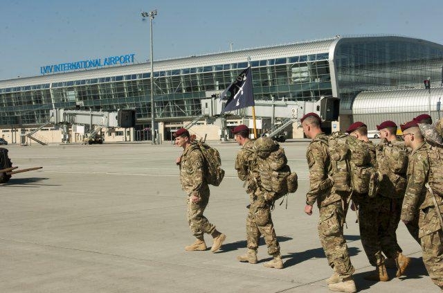 Американские десантники прибыли во Львов для обучения украинских военных