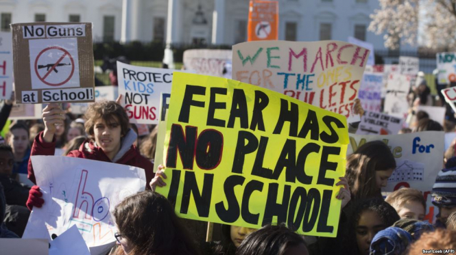 У США тисячі студентів вимагали посилення контролю над зброєю