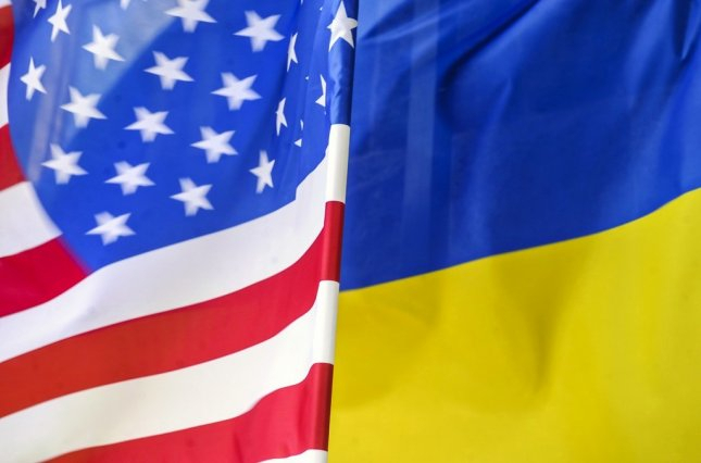 Законодавці в Конгресі хочуть підштовнути Байдена до швидшого надання Україні зброї