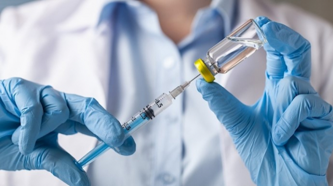 Агентство ЕС начинает изучать данные по еще одной потенциальной вакцине от COVID-19.