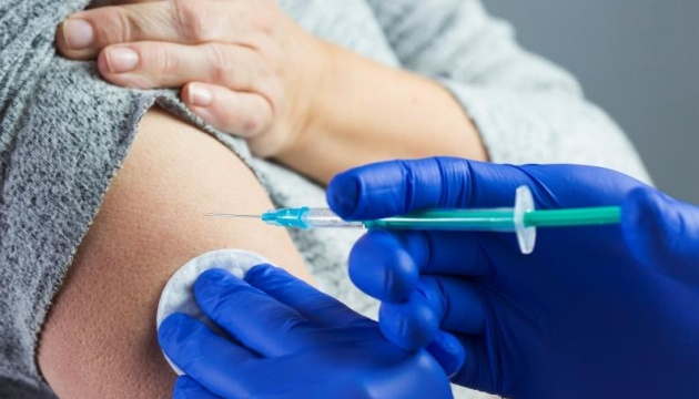 Першу дозу COVID-вакцини в Україні отримали вже понад 4,6 мільйона осіб