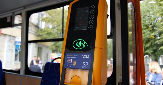 В Чернигове запустили бесконтактную систему оплаты проезда в общественном транспорте