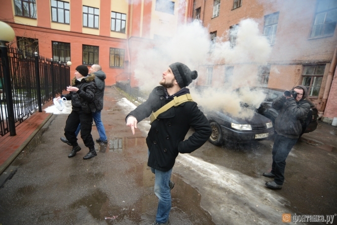 Консульство Украины в Санкт-Петербурге забросали яйцами и файерами - ВИДЕО ФОТО