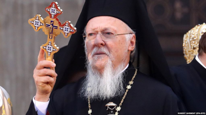 Константинопольский патриарх подписал томос для Православной церкви Украины