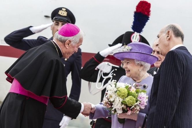 Єлизавета II в Італії вперше зустрінеться з Папою Римським Франциском