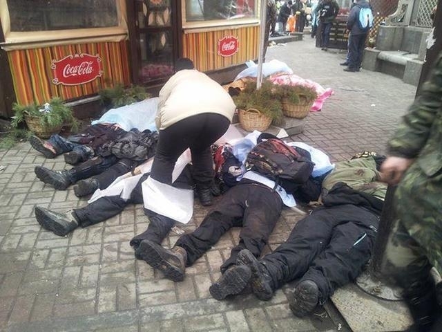 Снайпер відстрілює людей із готелю "Україна". 11 трупів лежать біля McDonalds та готелю "Козацький"