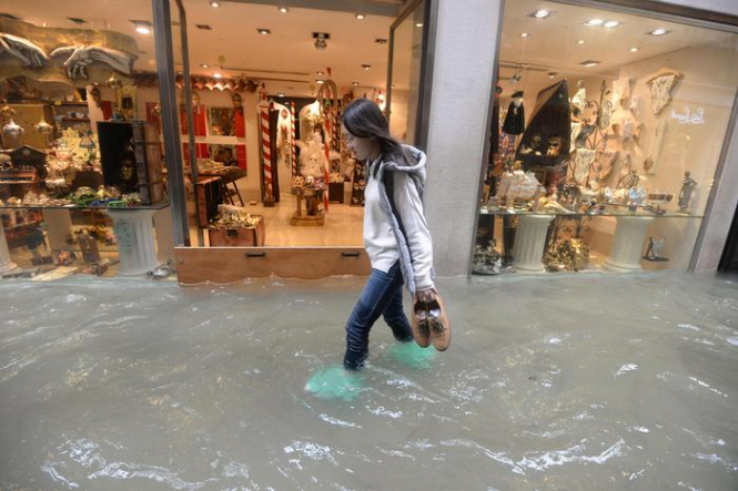 В Венеции система шлюзов впервые успешно защитила город от наводнения