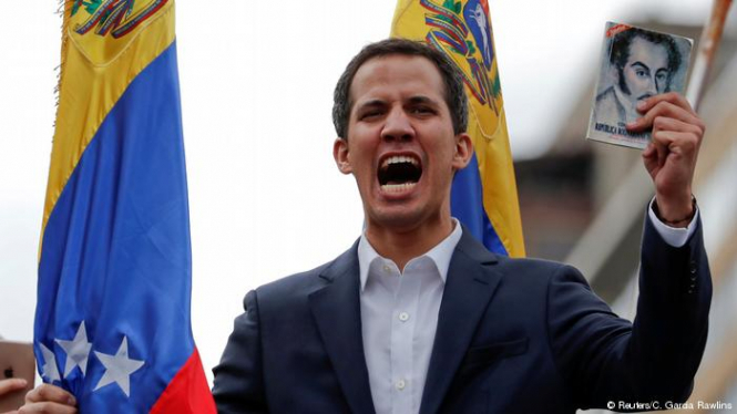 Верховный суд Венесуэлы запретил президенту-оппозиционеру Гуайдо покидать страну и заморозил его активы