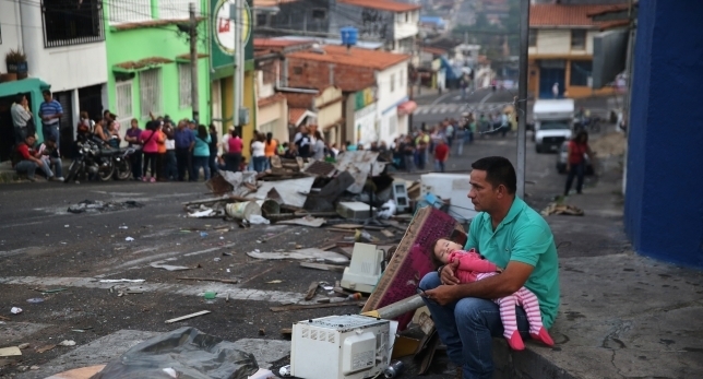 Як соціалізм і дешева нафта привели Венесуелу до голоду і катастрофи