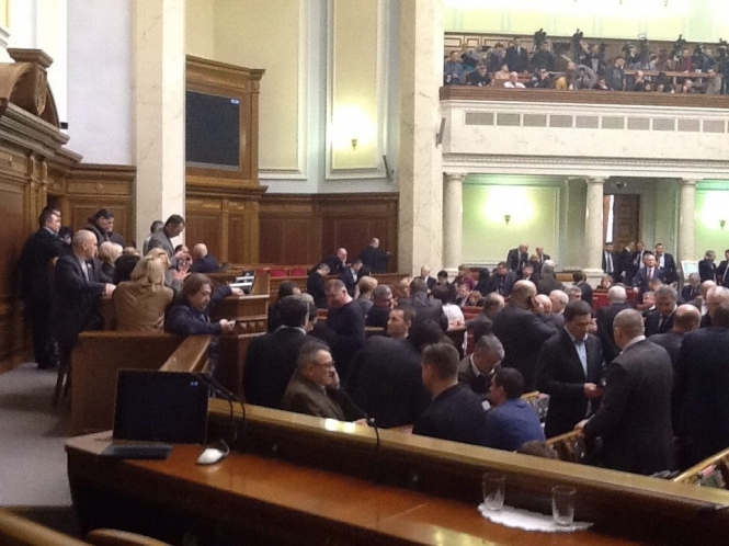 Совет обсуждает назначение внеочередных местных выборов в ряде городов Украины. Перечень