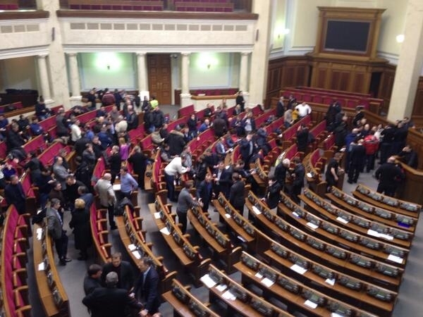 Рада призывает Россию немедленно отправить своих военнослужащих в места их дислокации, - заявление
