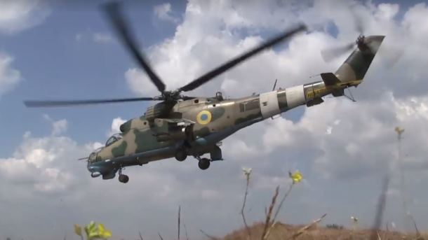 Військові провели навчання з бойовими вертольотами в Азовському морі
