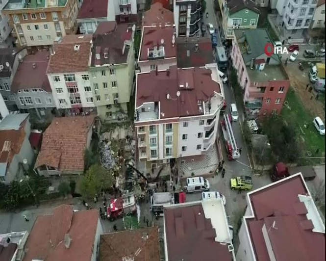 Військовий вертоліт впав у житловому кварталі Стамбула, четверо загиблих
