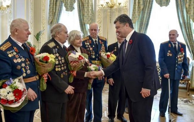 Президент нагородив ветеранів медаллю 