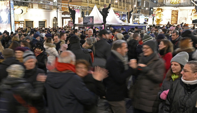 У центрі Відня святкувати Новий рік зібралися вже 350 тисяч осіб