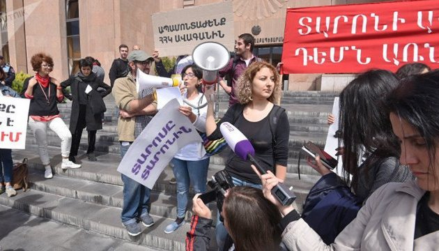 Нові протести в Єревані: учасники вимагають відставки мера