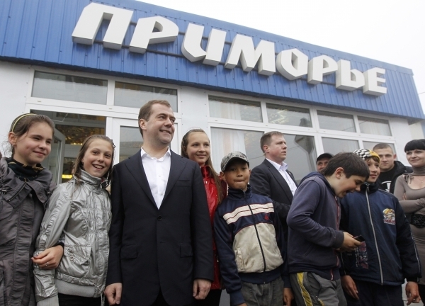 Японский министр отказался ехать в Россию из-за визита Медведева на Курилы