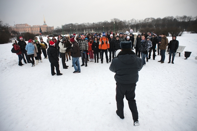 У Росії поліція покарала молодь, яка зібралася пограти у сніжки