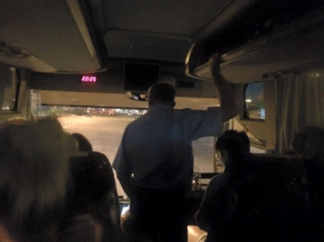 Водії автобусу, який потрапив в аварію в Польщі, порушують правила перевезення пасажирів, - фото
