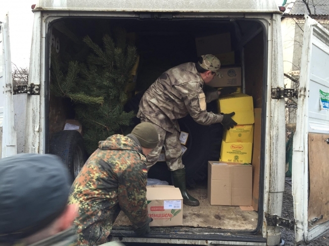 Из-за псевдо-перемирия волонтеры перестали получать помощь, а военным нужны теплые вещи