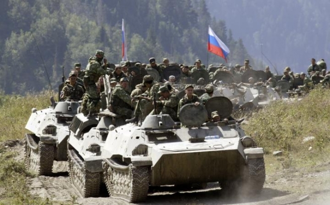 До Красного Луча прибуло 32 танки та 16 гаубиць з Росії: передислокація російської армії триває