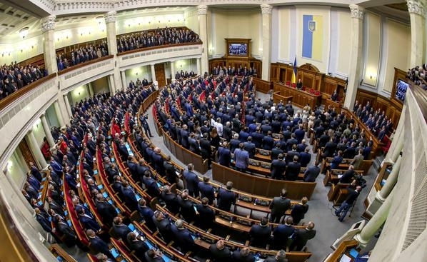 Зміни до бюджету парламент розгляне тільки після рішення МВФ про допомогу Україні