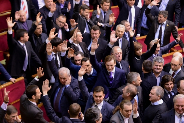 За диктаторские законы 16 января голосовали 9 Героев Украины, - журналист
