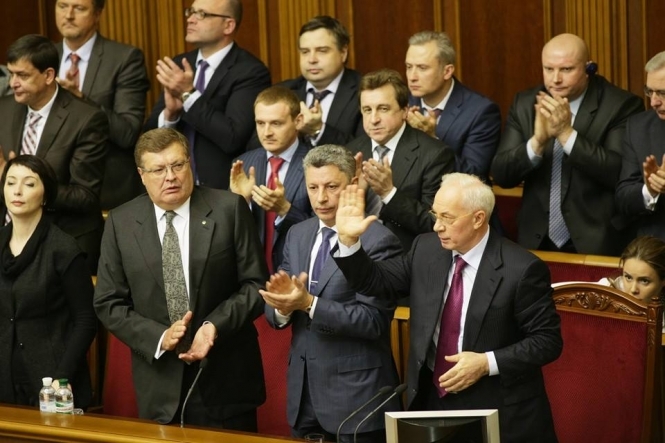 Верховна Рада не змогла відправити Азарова у відставку