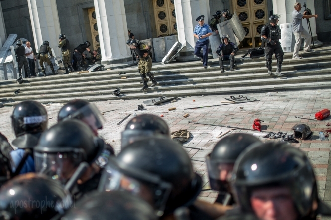 Суд арестовал на два месяца двух участников столкновений возле Верховной Рады
