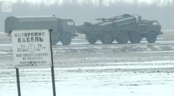 Фінські журналісти зафіксували колону військової техніки РФ недалеко від кордону України, - відео