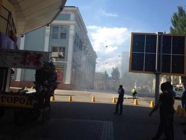 У Донецькому ЦУМі стався вибух: одна людина постраждала, - фото, відео