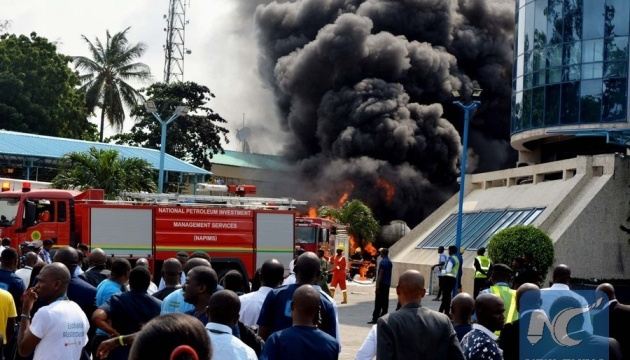 В Нигерии взорвался бензовоз, более 20 погибших
