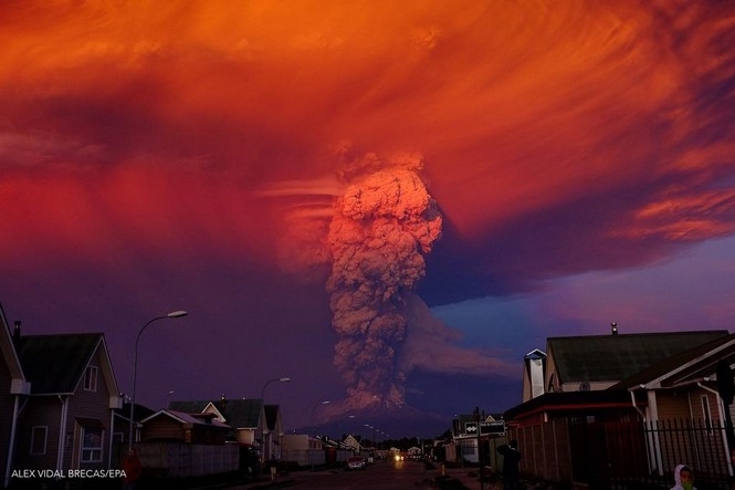 У Чилі через виверження вулкану Кальбуко оголосили 